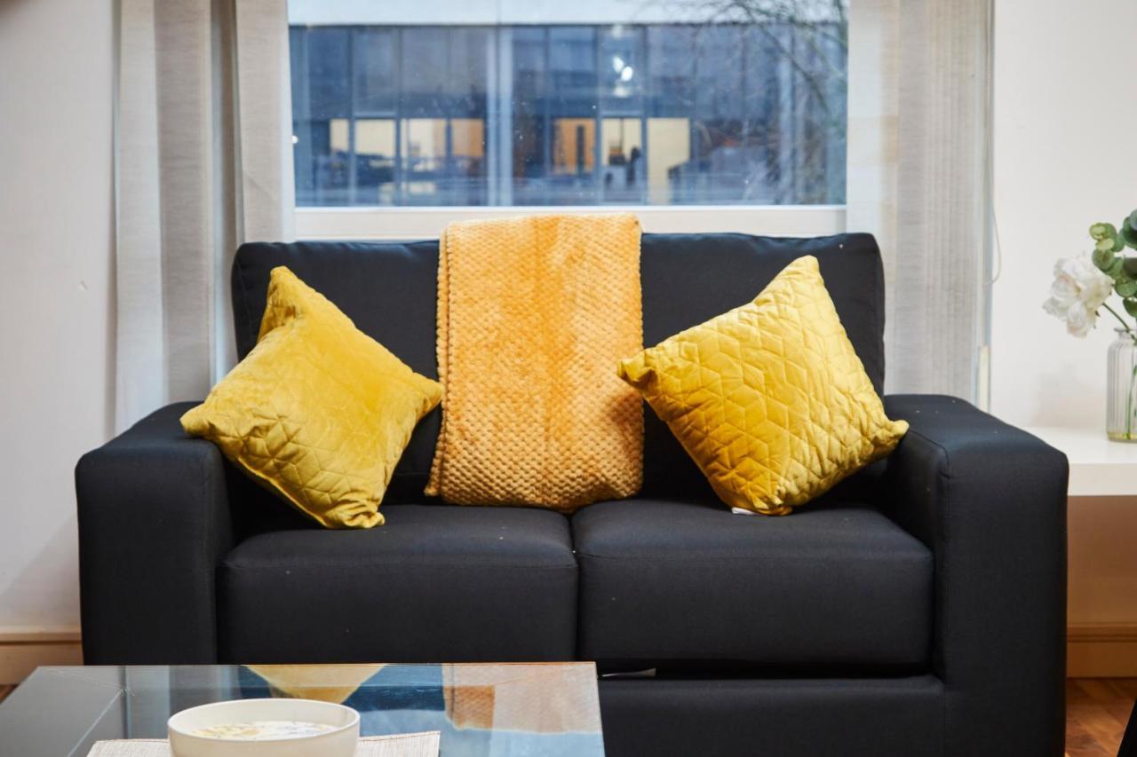 Stylish Manchester Gem - Sleeps 10! Экстерьер фото